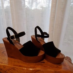 Elegant Black Wedge Sandals